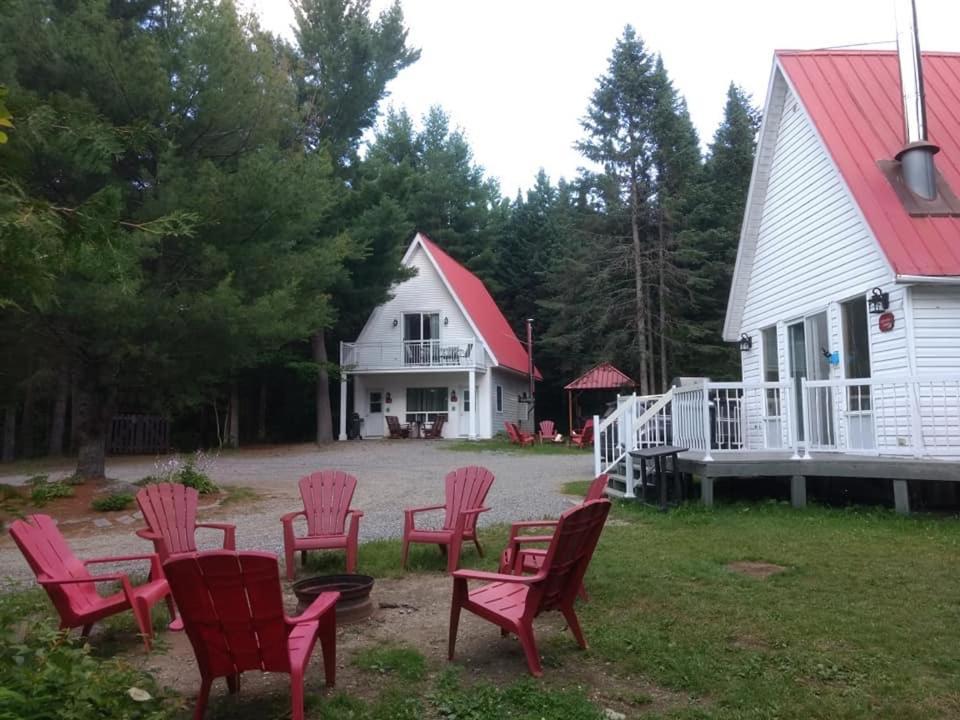Camping Chalets Spas Pignons Rouges Saint Romain Eksteriør billede